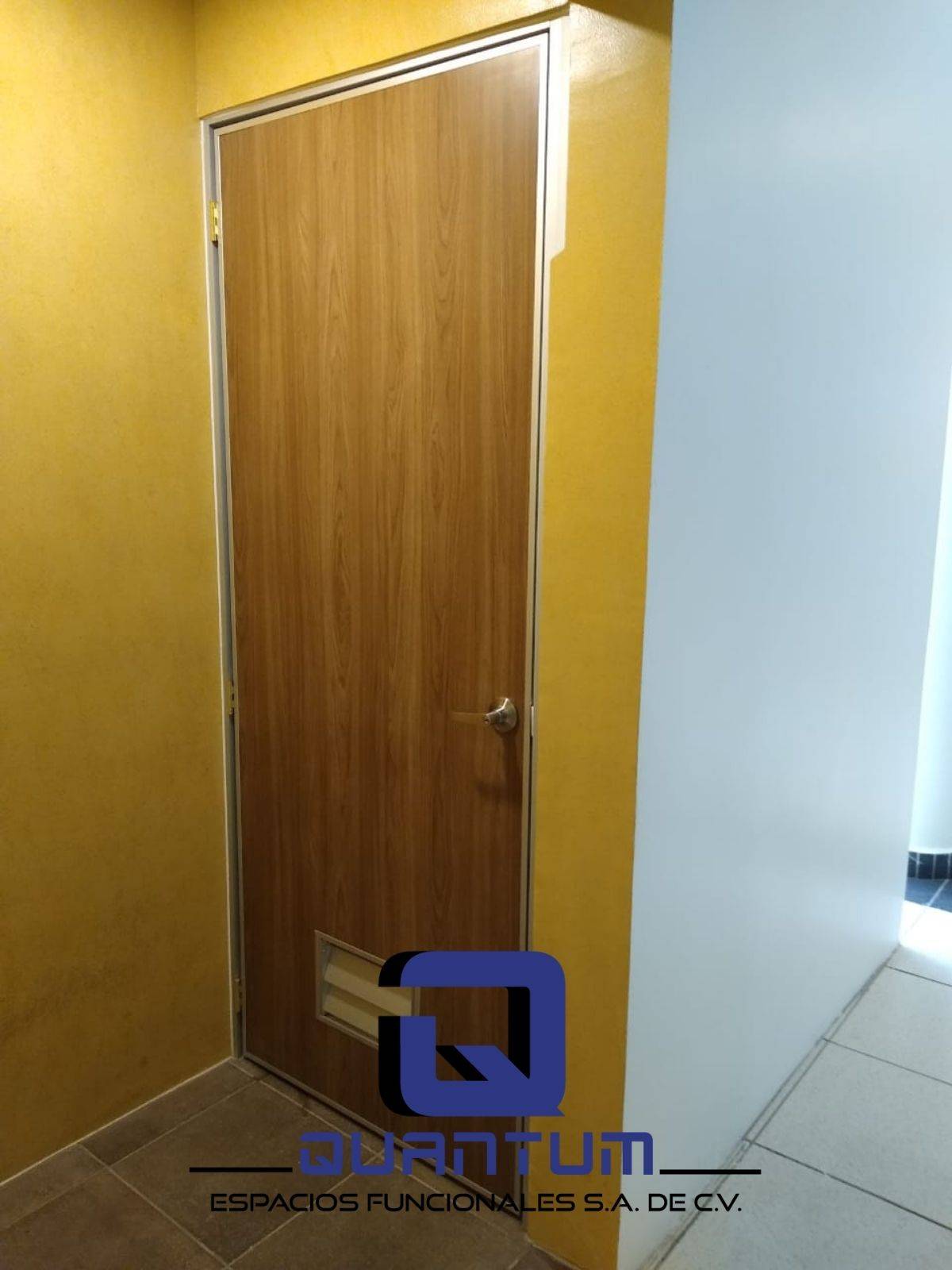 Mamparas de vidrio templado personalizadas, para un acabado limpio y sofisticado en tu baño
