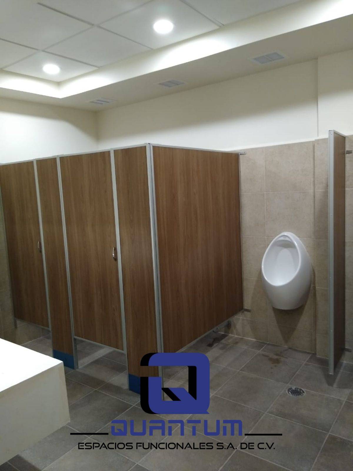 Mamparas de vidrio templado personalizadas, para un acabado limpio y sofisticado en tu baño