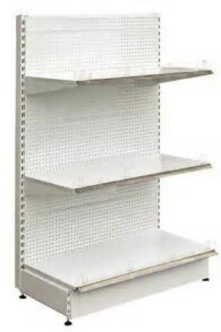 Estantería comercial de metal blanco con tres estantes ajustables y panel trasero perforado (pegboard), ideal para tiendas, supermercados o farmacias.