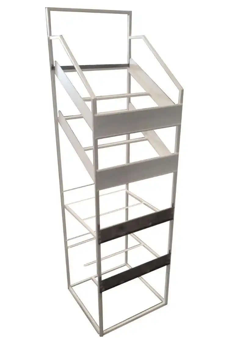  Estructura de exhibidor de piso metálico de color blanco con detalles en gris oscuro, diseñado para la exhibición de productos en tiendas o puntos de venta.