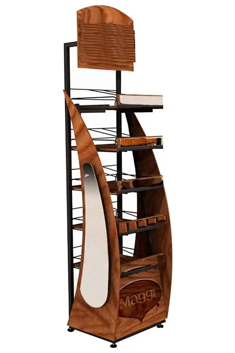 Exhibidor de piso de diseño moderno con acabados en madera y metal, mostrando productos Maggi en estantes y con logo visible, ideal para supermercados o tiendas de abarrotes.
