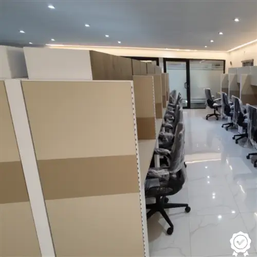 Diseño e instalación de mamparas para oficinas y espacios de trabajo.