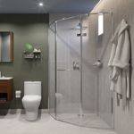 Canceles para Duchas Modernos de Cristal Templado en Hoteles de San Pedro Garza García Baño moderno con cancel de ducha esquinero de cristal templado, ideal para hoteles y residencias en San Pedro Garza García, Nuevo León.