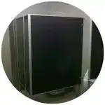 Mampara de baño esmaltada negra para proyectos comerciales que requieren identidad visual fuerte en Veracruz