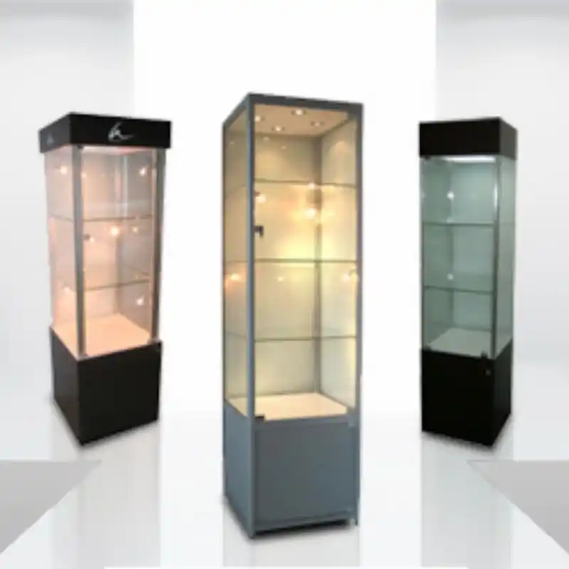 Tres exhibidores comerciales de vidrio y metal, iluminados, ideales para la exhibición de joyería en un punto de venta o en stands del Estado de México, Veracruz..