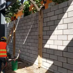 Recubrimientos arquitectónicos y muros divisorios para edificios corporativos y remodelaciones en Saltillo, Coahuila.