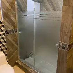 Canceles de vidrio para baños y duchas con herrajes cromados en Bucerías, Menchaca y zona residencial de Nayarit
