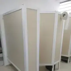 Mamparas de acrílico modernas y ligeras para baños residenciales y negocios en Morelia, Michoacán, instaladas por Mamparas Funcionales S.A. de C.V.