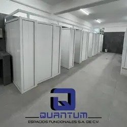 Mamparas de aluminio anodizado para duchas en desarrollos hoteleros y residenciales de Michoacán, fabricadas e instaladas por Mamparas Funcionales S.A. de C.V.