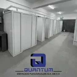 Mamparas de aluminio anodizado para duchas en desarrollos hoteleros y residenciales de Michoacán, fabricadas e instaladas por Mamparas Funcionales S.A. de C.V.